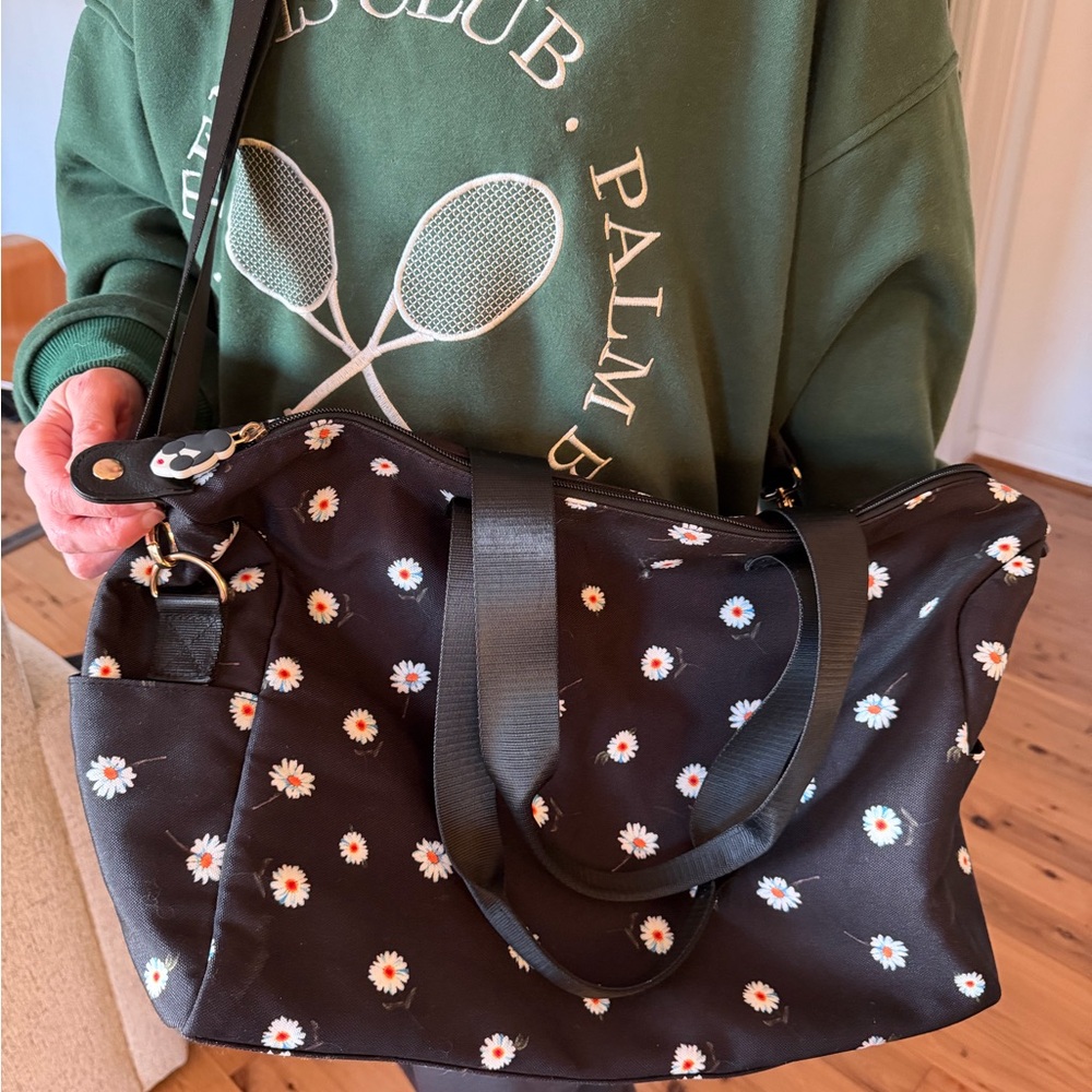 ALICE + OLIVIA Daisy Print Travel Weekend
Duffle Bag - Picture 7 of 8